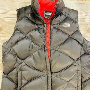 EUC Women’s The North Face Vest
